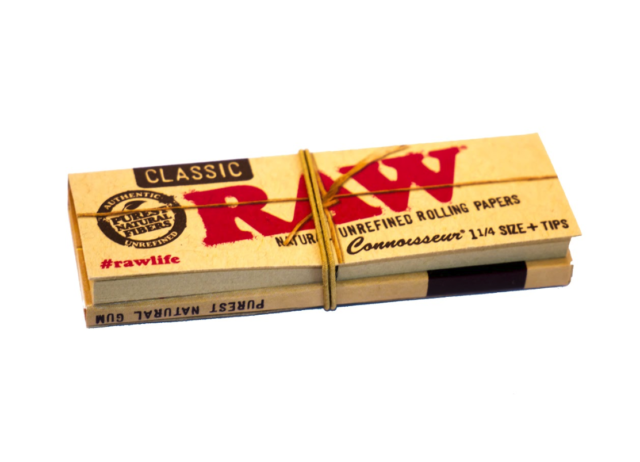 Raw Connoisseur 1 1/4 + Tips Rolling Papers